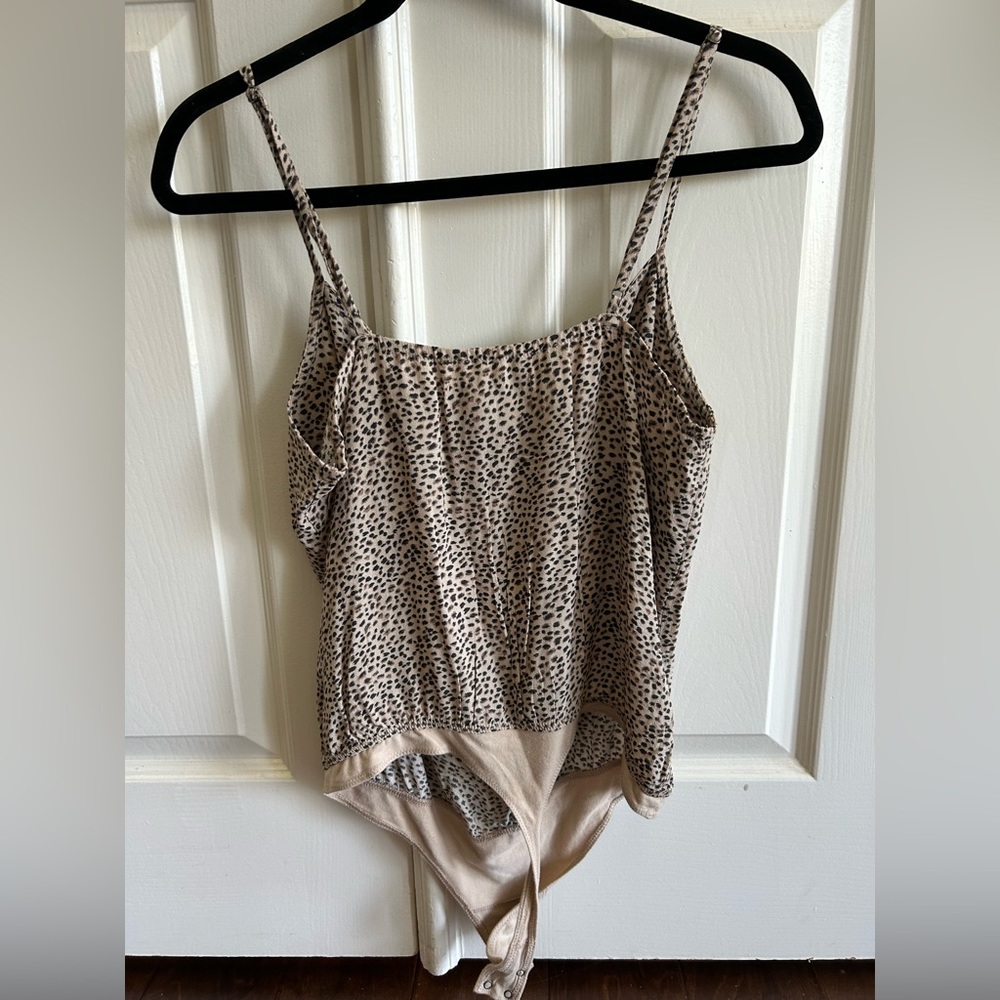A&F Cinched Tie Front Cheetah Bodysuit, Size M - Picture 3 of 4
